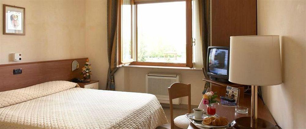 Lo Scoiattolo Piedmont Bike Hotel Pralormo エクステリア 写真